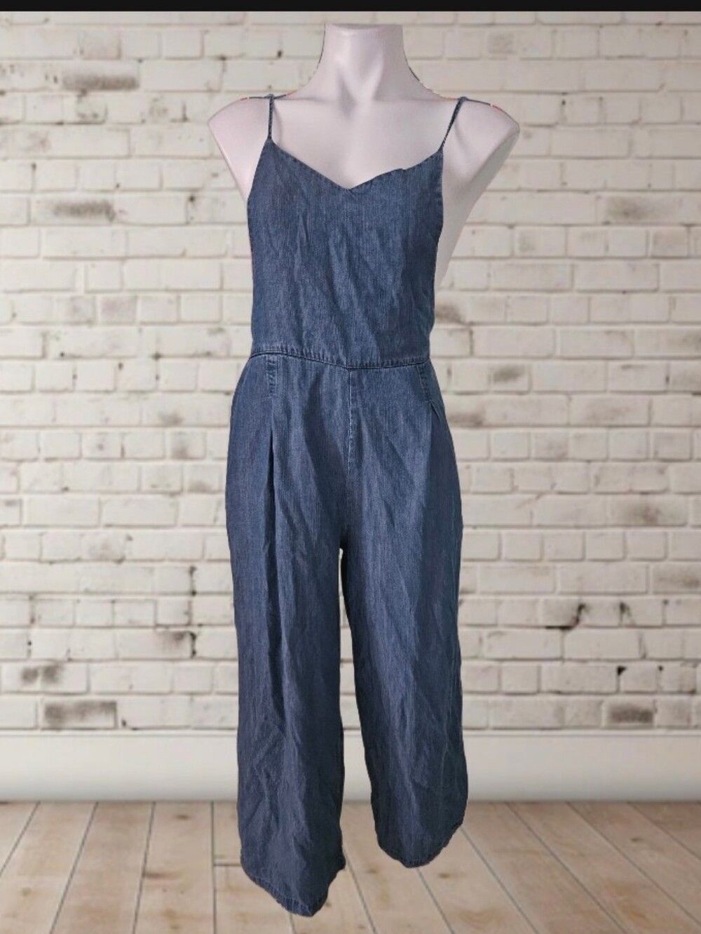 en créme Denim Blue Wide-Leg Jumpsuit - Medium